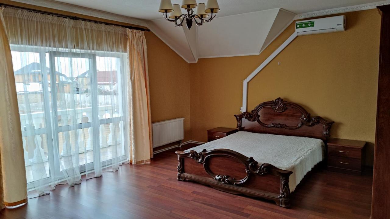 Дом С Бассейном И Сауной Villa Boryspilʼ Exterior foto