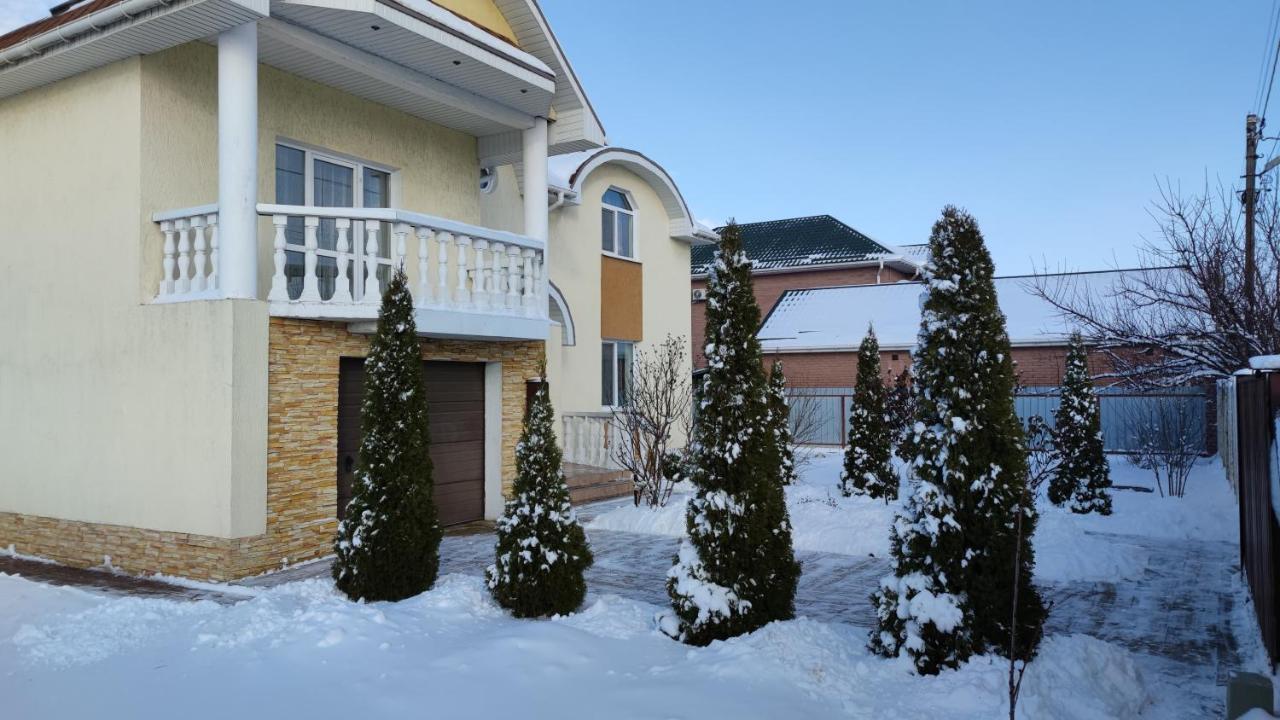 Дом С Бассейном И Сауной Villa Boryspilʼ Exterior foto