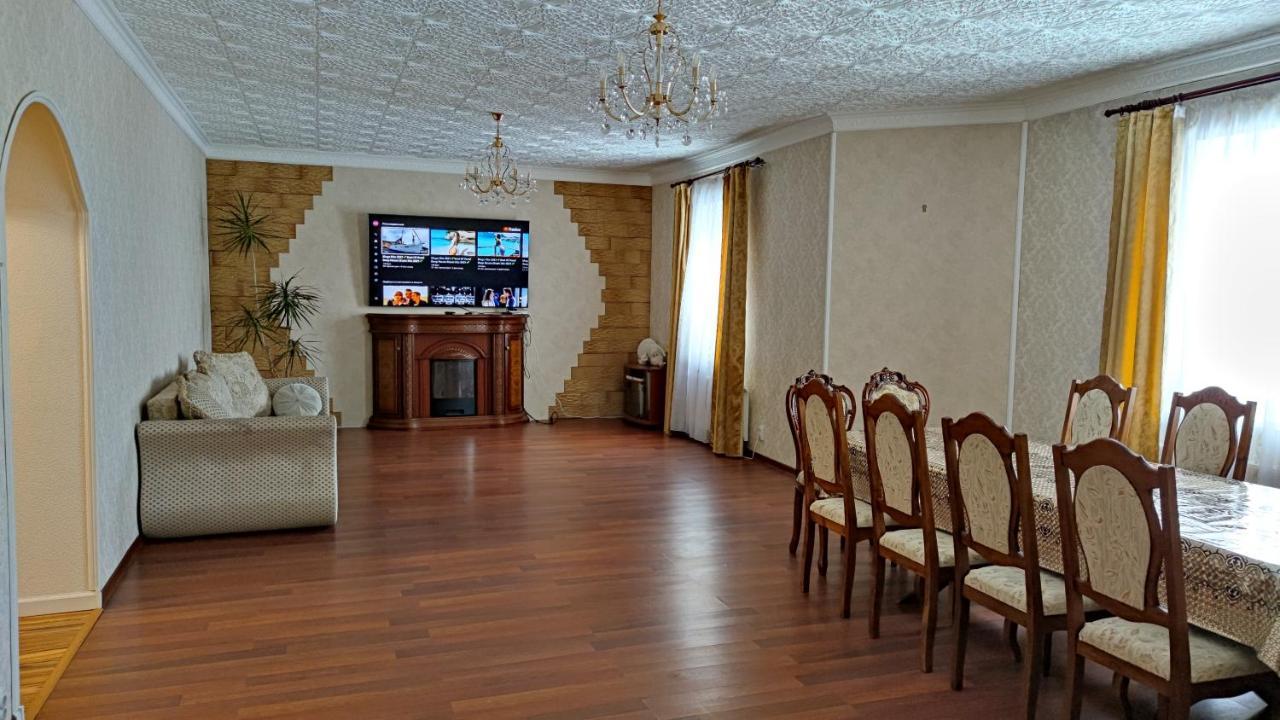 Дом С Бассейном И Сауной Villa Boryspilʼ Exterior foto